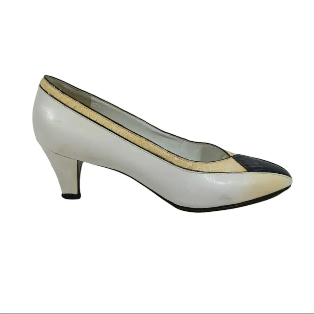 Yves Saint Laurent YSL Vintage Pumps size 7M.   S2580